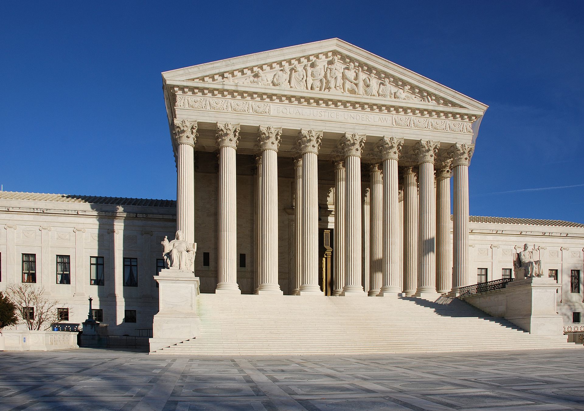 Image of the front of the United States Supreme Court building.